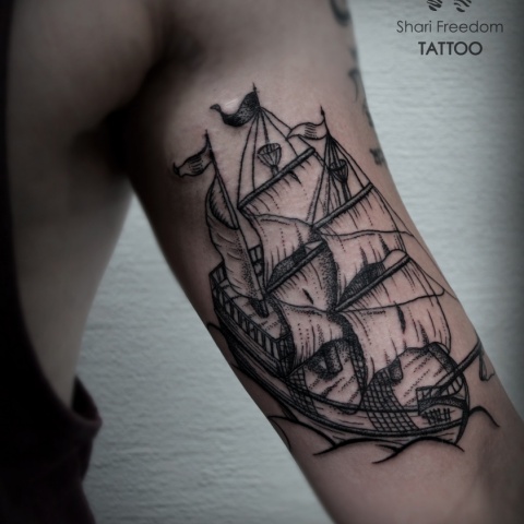 Tetování lodě ve stylu black art / linework/ dotwork tattoo of old ship 